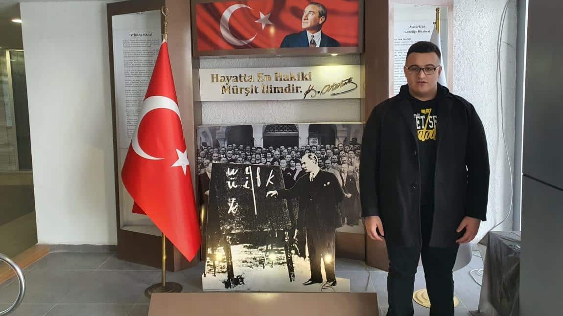 Öğrencimiz Mustafa YILDIZ İstiklal Marşı okuma yarışmasında İzmir birincisi oldu! TEBRİKLER...